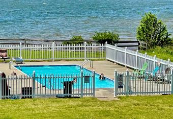 Blue Heron Vacation Rentals has Balcony rooms