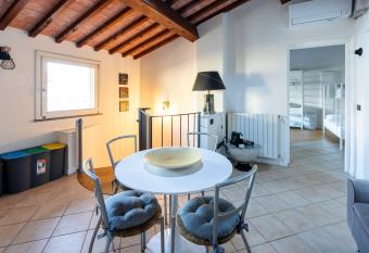 AFFITTACAMERE I BIMBI allows 18 year olds to book a room