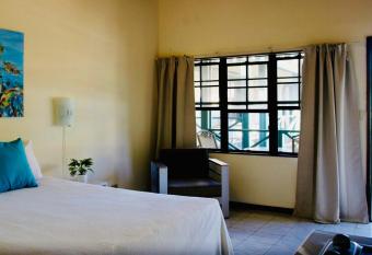 Talk of the Town Inn & Suites - St Eustatius has Balcony rooms