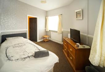 Inkerman tavern allows 18 year olds to book a room