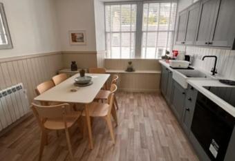 73 George Street. Appartment 2 allows 18 year olds to book a room