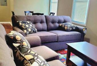 Beautiful Apt in Newark allows 18 year olds to book a room