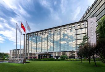 Beijing Kuntai Royal Hotel allows 18 year olds to book a room