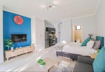 Poppy rental allows 18 year olds to book a room