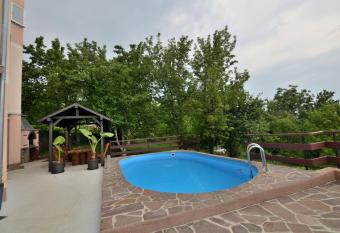 Apartment Aronia has Balcony rooms