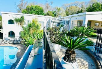 Hotel Vibes Ferndale allows 18 year olds to book a room