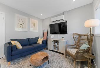 The Garden Retreat: 1BR, Free Parking+Work at home allows 18 year olds to book a room