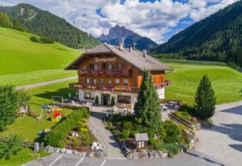 Gasthof Tuscherhof has Balcony rooms