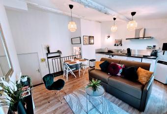 2pi  ces Au Coeur des Parfumeries allows 18 year olds to book a room