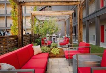 Optimum - Rock Out and Relax! has Balcony rooms