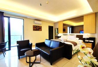 TopGenting EscapeColdSuite4Pax @GrdIonDelmn allows 18 year olds to book a room