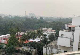 Pallavi International Hotel has Balcony rooms