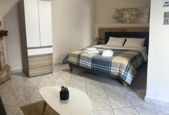 Garden Square Inn has Balcony rooms