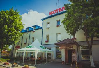 Formula 1 has Smoking rooms