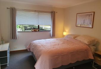 Warm Private Homestay Local to Dunedin allows 18 year olds to book a room