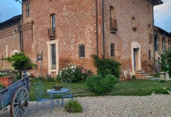 La Boheme allows 18 year olds to book a room