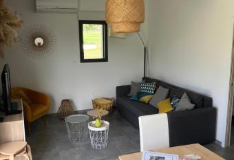 Petite maison au c  ur des Ch  teaux de la Loire has Balcony rooms