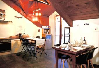 Attico Deluxe ad Alba - Free parking & Free WiFi -Netflix - Disney has Balcony rooms