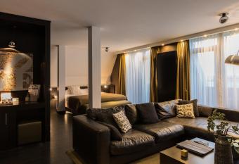 Van der Valk Hotel Volendam has Balcony rooms