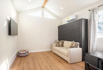 Guest House in Downey! allows 18 year olds to book a room