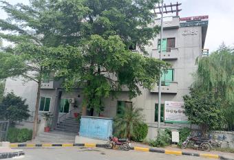 Parkway Apartments has Balcony rooms