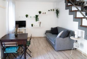 La Casa Nel Vicolo has Balcony rooms