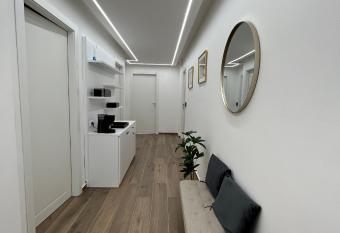 Mentana Rooms has Balcony rooms