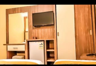 Dyafat AlMOKhtara allows 18 year olds to book a room