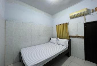 OYO 93137 Kost Maharaja allows 18 year olds to book a room