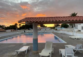 Cozy Bungalow allows 18 year olds to book a room