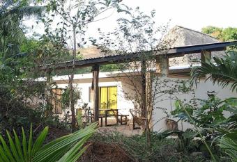 Casa Ulysse 15 min de Tamarindo allows 18 year olds to book a room