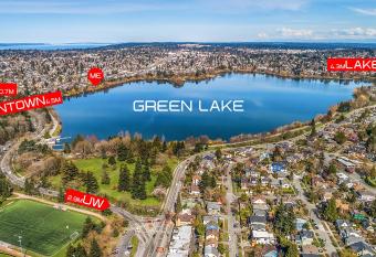 Green Lake 1st Line Home A with Central Air Conditioners has Balcony rooms