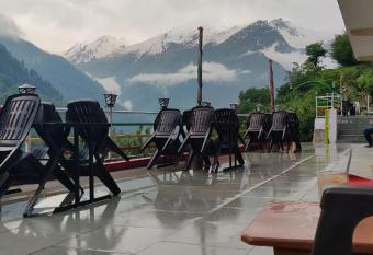 Himalaya guest house tosh has Balcony rooms