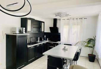 Le Belv  d  re has Balcony rooms