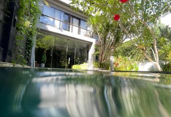 SURFLAB VILLA has Balcony rooms