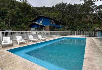 Vila dos p  ssaros, Quarto 01 allows 18 year olds to book a room