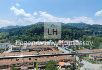 Legendview Homestay has Balcony rooms