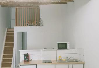 163 appart mezzanine allows 18 year olds to book a room