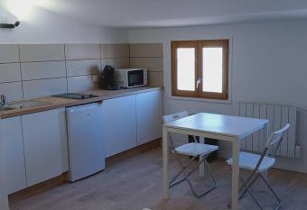 283, vue d  gag  e pour ce joli studio allows 18 year olds to book a room