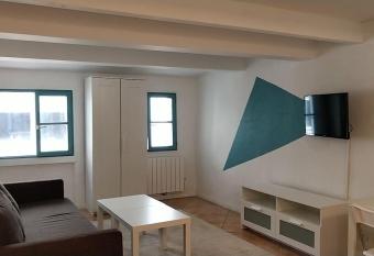 184, confortable studio proche op  ra allows 18 year olds to book a room