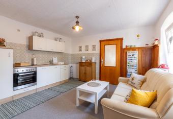 Zur Kleinen Hummel has Balcony rooms