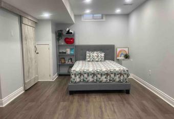 Charming Cozy Studio Retreat allows 18 year olds to book a room