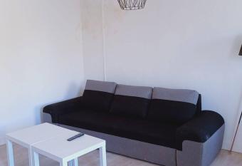 34, Toulon sympathique studio a 2 pas de l op  ra allows 18 year olds to book a room