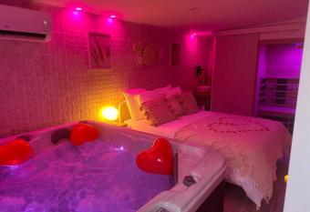 Love room. Une bulle d   vasion. allows 18 year olds to book a room