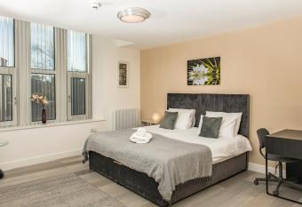 Cozy Studio Flat for Rent allows 18 year olds to book a room