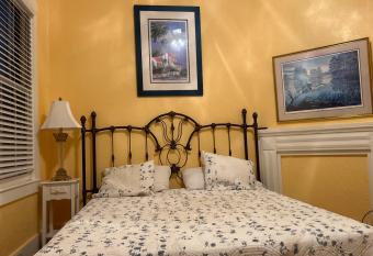 Blue Sky Manor has Balcony rooms