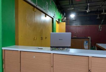 OYO 93165 Nur Homestay Syariah allows 18 year olds to book a room