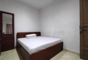 OYO 93175 Wisma Syariah Dian allows 18 year olds to book a room