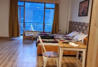 Reemcottage has Balcony rooms