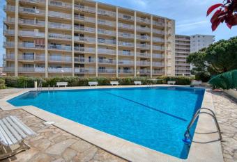 Apartamento con piscina junto a la playa has Balcony rooms